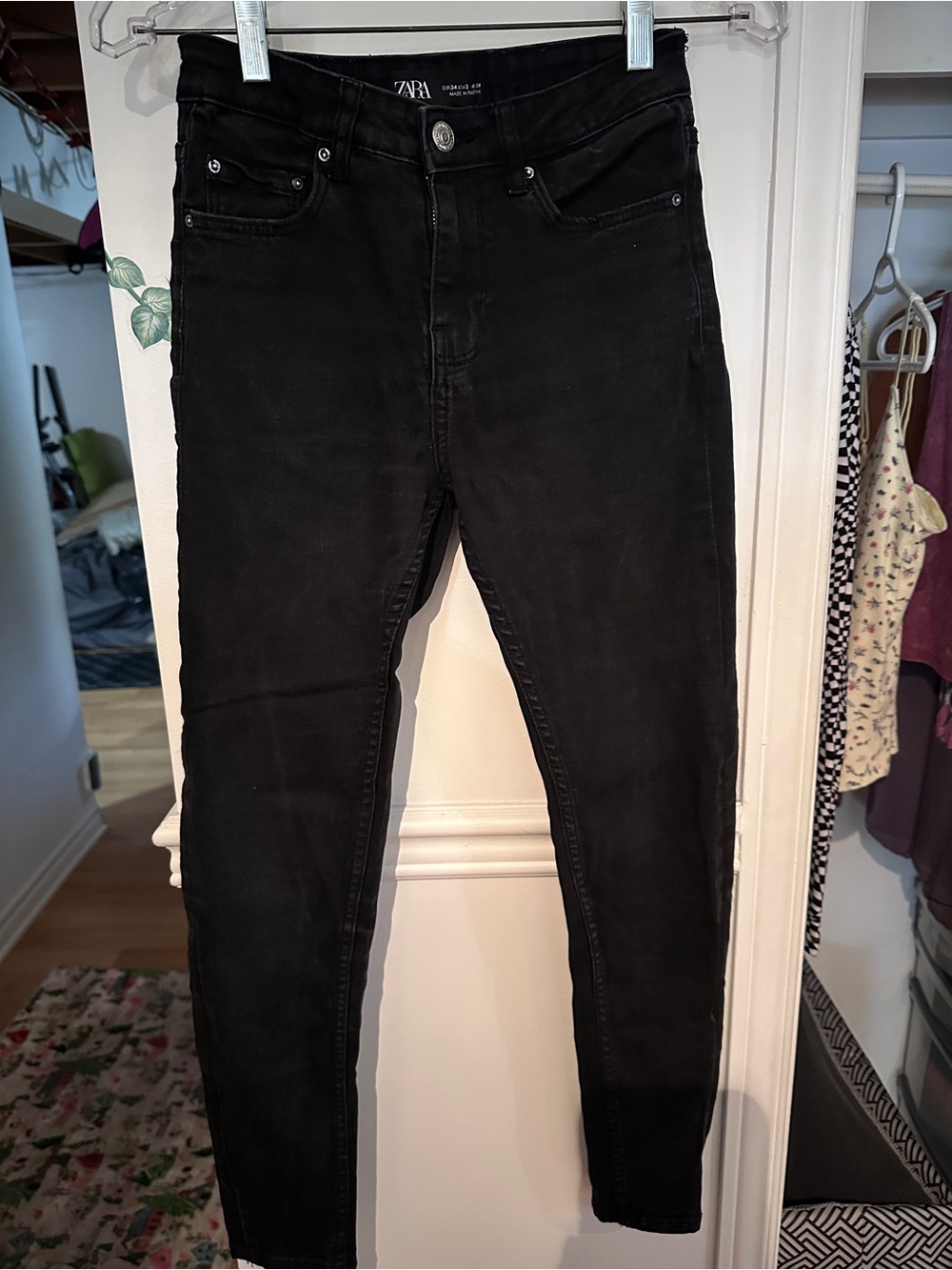 Zara Women’s Skinny Black Jeans